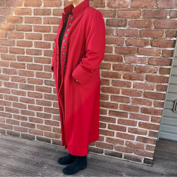 Harve Benard ladies long red dress coat. Size 16 - Picture 14 of 15